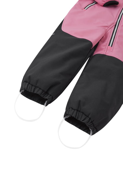 REIMA gefütterter Softshell-Overall<br> Mjosa <br>Waldspielgruppe, Outdoor, KiTa<br> Gr. 74 - 98<br> innen warmes Fleece<br> Bein- und Po extra strapazierfähig<br> abnehmbare Fussgummi<br> WS 12'000 mm